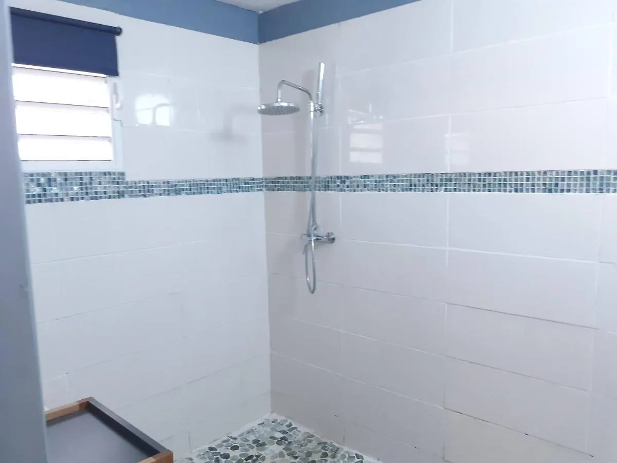 Chez coco appartement AZURE Petit Bourg 0*,